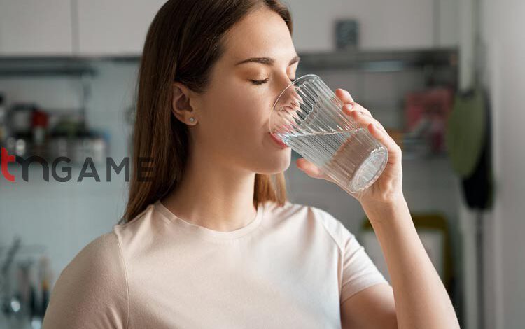 نوشیدن آب زیاد چه بر سر ما می‌آورد؟‌ – تی ام گیم